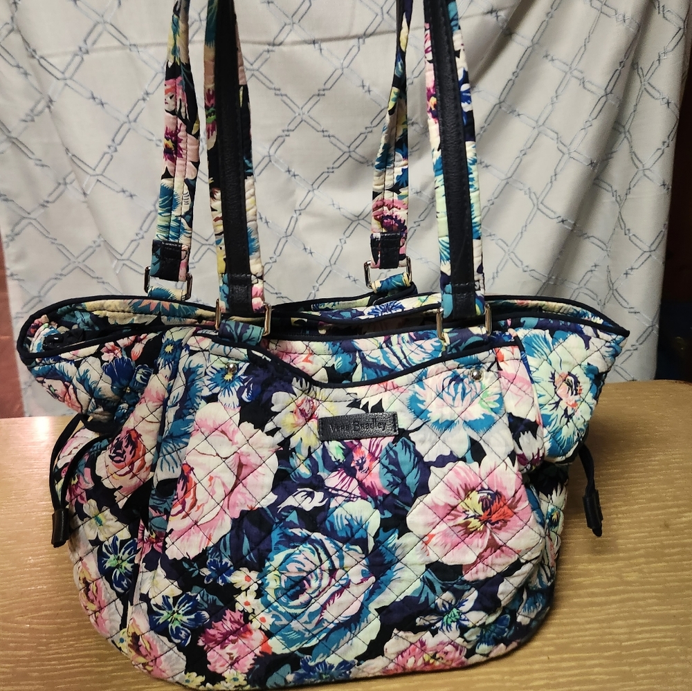 VB Shoulder handbag